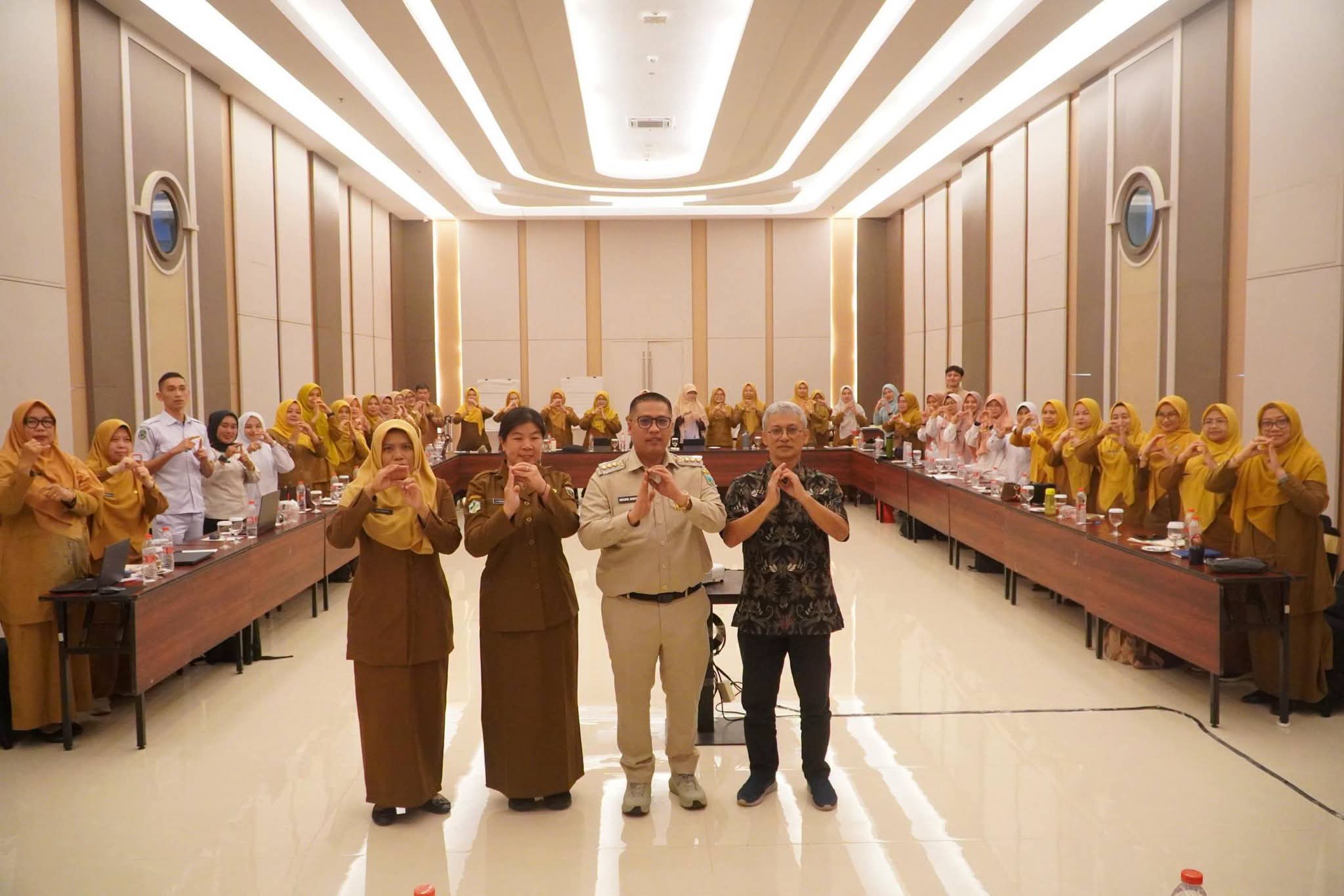 Wako Hendri poto bareng peserta Rakontek.